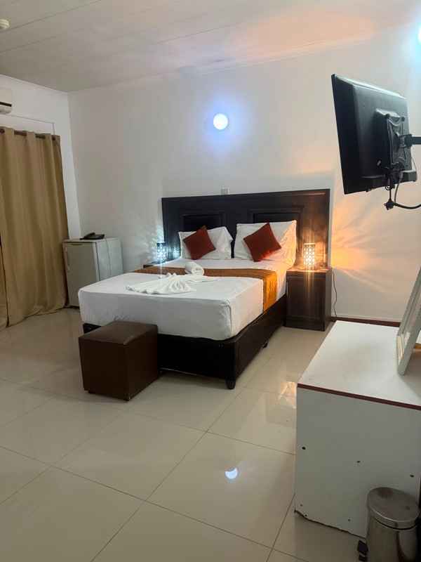 ["68c886e9e9198_IMG_0650.jpeg","68c886e9e9a20_IMG_0652.jpg","68c886e9e9b6b_IMG_0655.jpeg","68c886e9ea243_IMG_0656.jpeg","68c886e9ea3d1_IMG_0654.jpeg"] Product image