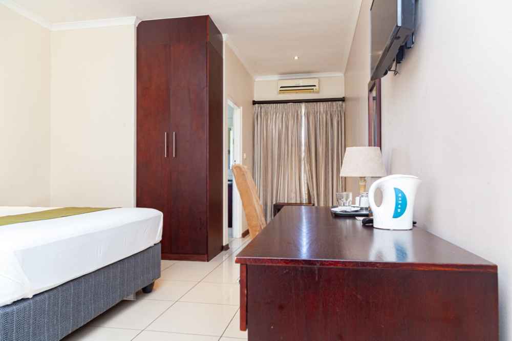 Emerald Hotel, By Riverwalk product image